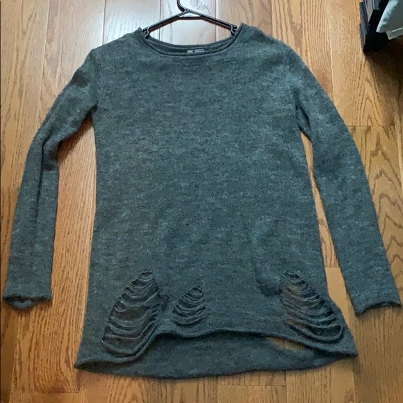 H&M distressed sweater - Picture 1 of 8